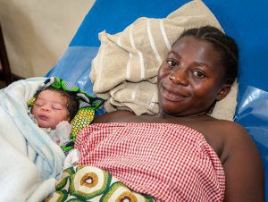 Ciężarne kobiety w Kongu nieczęsto są objęte opieką medyczną przed i podczas porodu